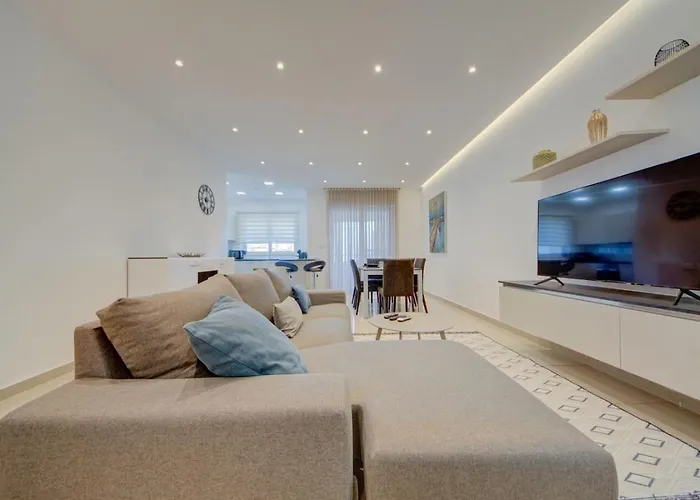 St Julians 3Br Apt Sleeps 6 Central And Stylish