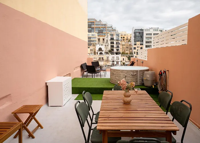 Sumptuous 2 Bedrooms Townhouse With Large Roof Top Terrace, Hot Tub & Sea View Gostj-2