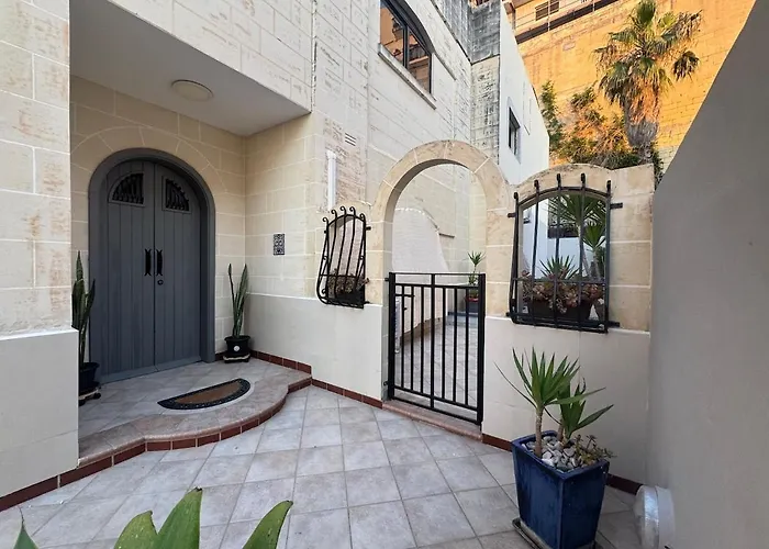 Entire 3 Bedroom Home With Terrace In St Julians - Near Spinola Bay