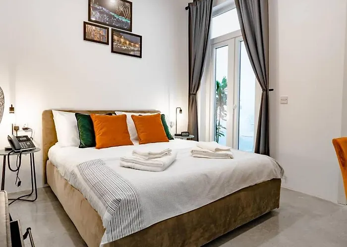 7Br 7 En-Suite Seafront House Jacuzzi